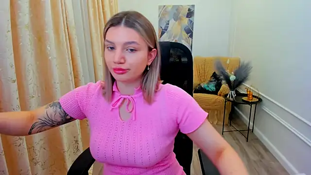 Snapshot of SelenaeMoore chatting on July 2026 03:58:02 AM SelenaeMoore online show from July 2026 03:58:02 AM