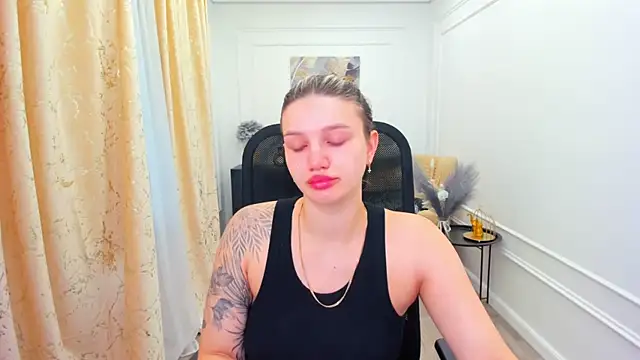 Snapshot of SelenaeMoore chatting on July 2026 03:55:01 AM SelenaeMoore online show from July 2026 03:55:01 AM