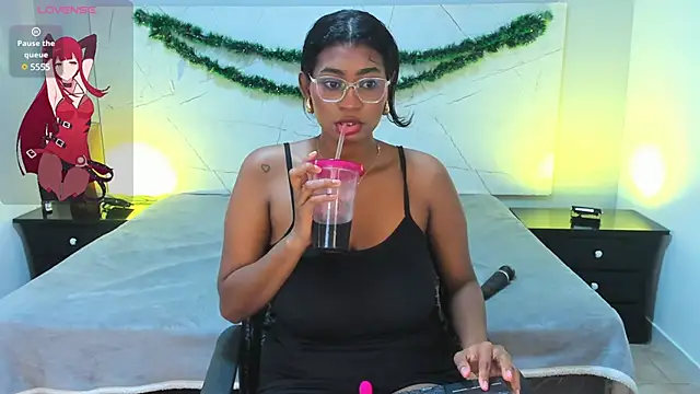 LAYLATAYLOR  online show from December 2024 06:04:02 PM