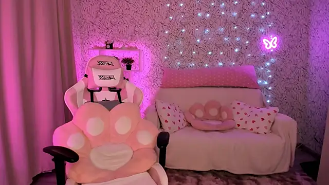 luna cross online show from February 2025 06:15:01 AM