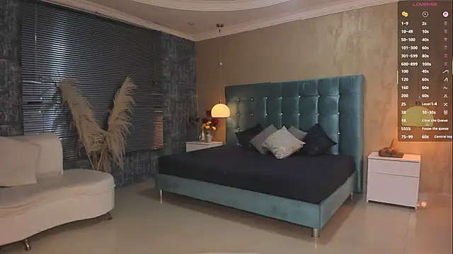 Snapshot of MelanieRioss chatting on February 2026 01:32:02 PM MelanieRioss online show from February 2026 01:32:02 PM