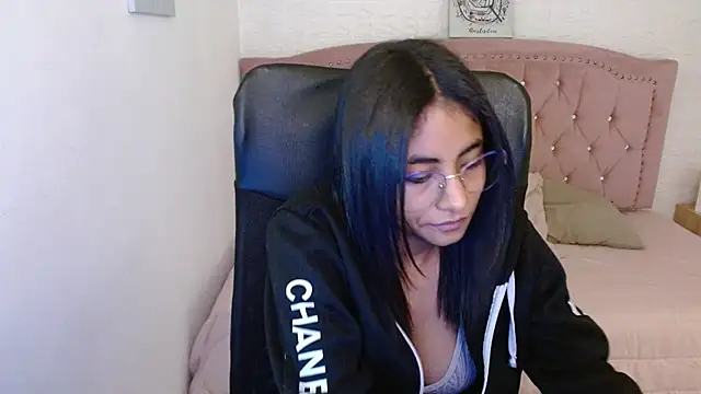 shaneelle online show from March 2025 06:05:02 AM