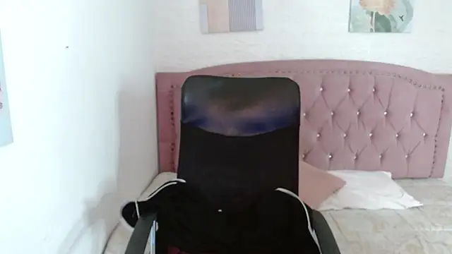 shaneelle online show from October 2025 03:47:01 AM