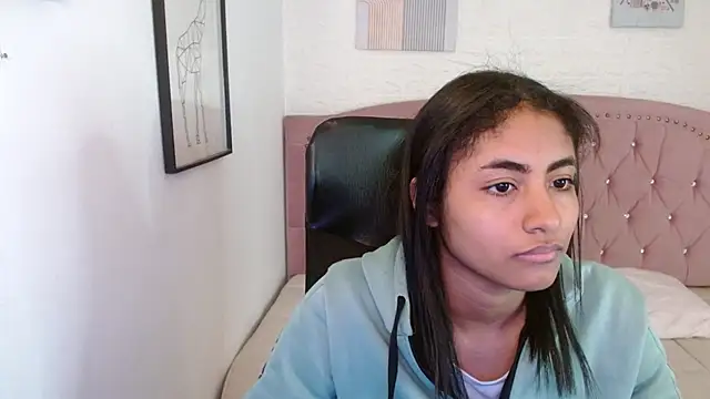 shaneelle online show from October 2025 03:03:02 AM