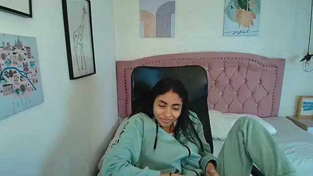 shaneelle online show from December 2025 03:02:02 AM