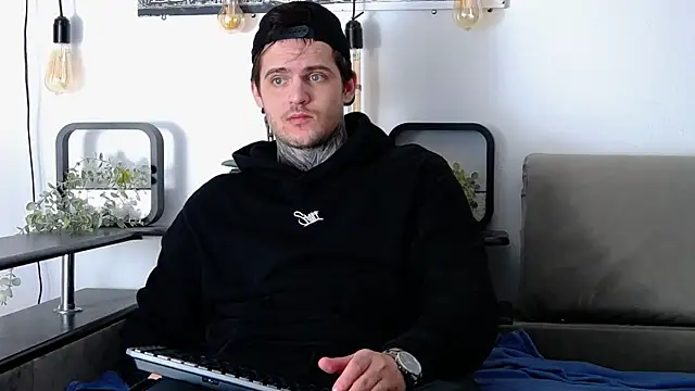 Snapshot of CarterCole chatting on March 2025 01:31:02 PM CarterCole online show from March 2025 01:31:02 PM