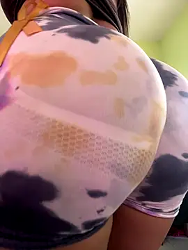 izanmiller2001 online show from October 2025 06:48:01 PM