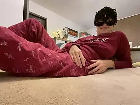 Snapshot of Marilou1983 chatting on January 2025 05:53:01 PM Marilou1983 online show from January 2025 05:53:01 PM