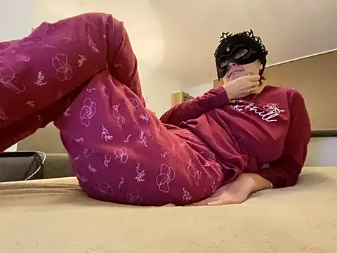 Snapshot of Marilou1983 chatting on January 2025 09:31:01 PM Marilou1983 online show from January 2025 09:31:01 PM