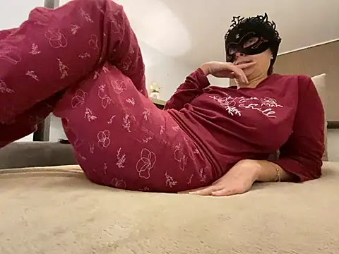 Snapshot of Marilou1983 chatting on January 2025 05:56:01 PM Marilou1983 online show from January 2025 05:56:01 PM