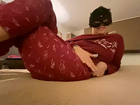 Snapshot of Marilou1983 chatting on March 2025 09:37:01 PM Marilou1983 online show from March 2025 09:37:01 PM