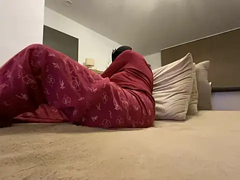 Snapshot of Marilou1983 chatting on September 2025 08:42:01 PM Marilou1983 online show from September 2025 08:42:01 PM