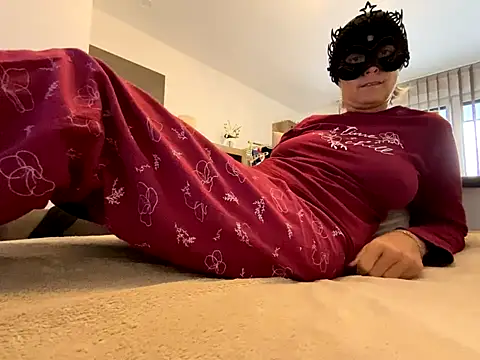 Snapshot of Marilou1983 chatting on October 2025 07:37:02 AM Marilou1983 online show from October 2025 07:37:02 AM