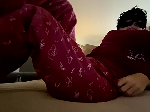 Snapshot of Marilou1983 chatting on November 2025 08:51:05 AM Marilou1983 online show from November 2025 08:51:05 AM