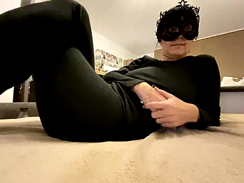 Snapshot of Marilou1983 chatting on January 2026 05:27:02 PM Marilou1983 online show from January 2026 05:27:02 PM