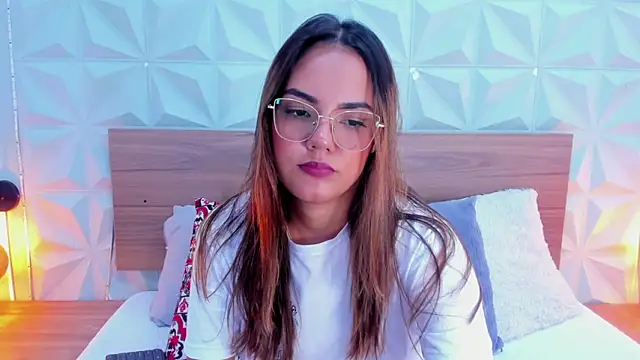 Stacey white  online show from March 2025 08:04:01 PM