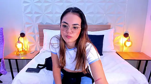 Stacey white  online show from September 2025 07:57:02 PM