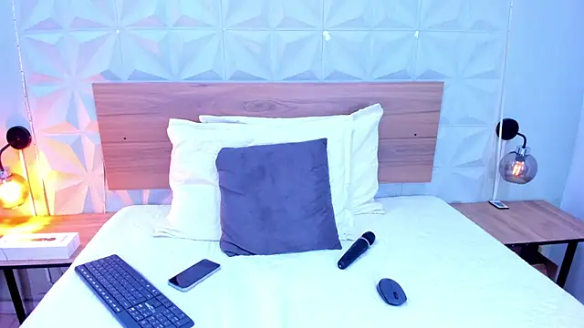 Stacey white  online show from November 2025 08:22:02 PM