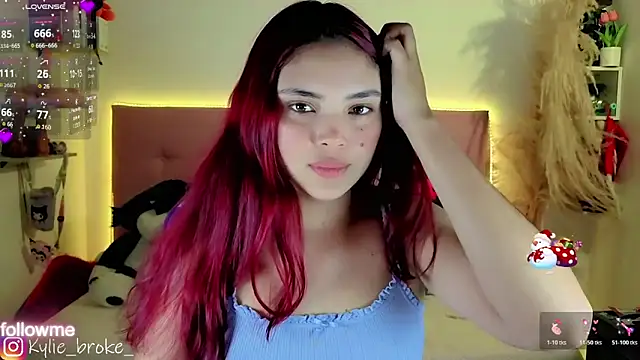 Snapshot of Kylie_brokee chatting on December 2025 09:09:02 PM Kylie brokee online show from December 2025 09:09:02 PM