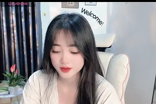 Snapshot of _Aimy_ chatting on February 2025 03:42:02 PM Aimy online show from February 2025 03:42:02 PM