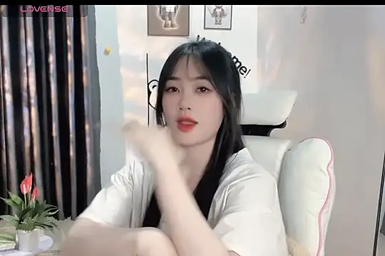 Snapshot of _Aimy_ chatting on February 2025 06:48:01 PM Aimy online show from February 2025 06:48:01 PM