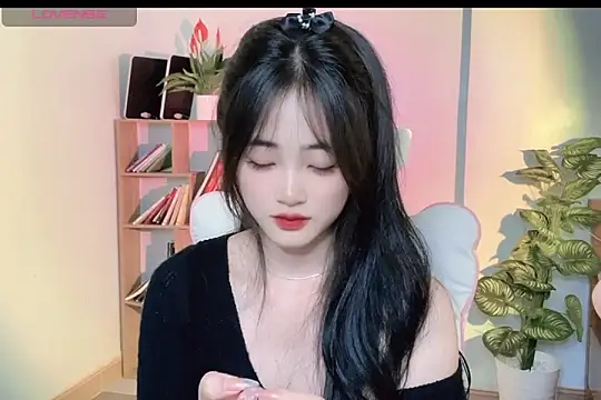 Snapshot of _Aimy_ chatting on March 2025 06:41:01 AM Aimy online show from March 2025 06:41:01 AM