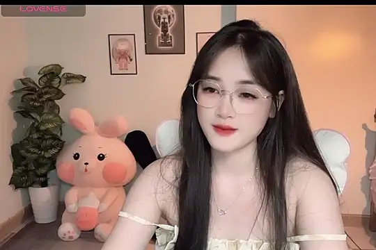 Snapshot of _Aimy_ chatting on September 2025 04:34:02 PM Aimy online show from September 2025 04:34:02 PM