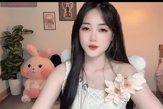 Snapshot of _Aimy_ chatting on September 2025 04:45:02 PM Aimy online show from September 2025 04:45:02 PM