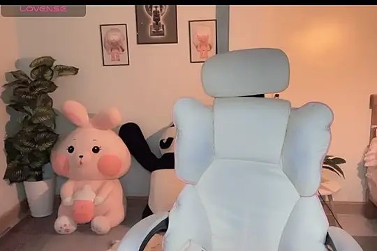 Snapshot of _Aimy_ chatting on September 2025 04:56:02 PM Aimy online show from September 2025 04:56:02 PM