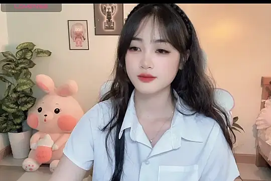 Snapshot of _Aimy_ chatting on October 2025 04:43:02 AM Aimy online show from October 2025 04:43:02 AM