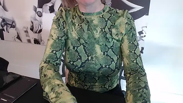 Snapshot of godinflower chatting on February 2025 01:29:01 PM godinflower online show from February 2025 01:29:01 PM