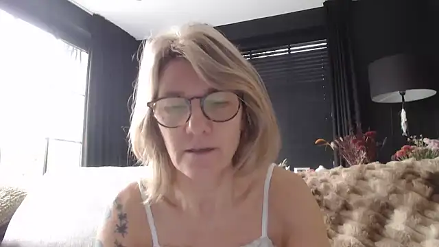 Snapshot of godinflower chatting on October 2025 08:48:01 AM godinflower online show from October 2025 08:48:01 AM