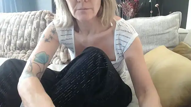 Snapshot of godinflower chatting on November 2025 01:00:01 PM godinflower online show from November 2025 01:00:01 PM