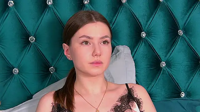 Snapshot of AliceMoreno chatting on February 2025 04:08:02 AM AliceMoreno online show from February 2025 04:08:02 AM