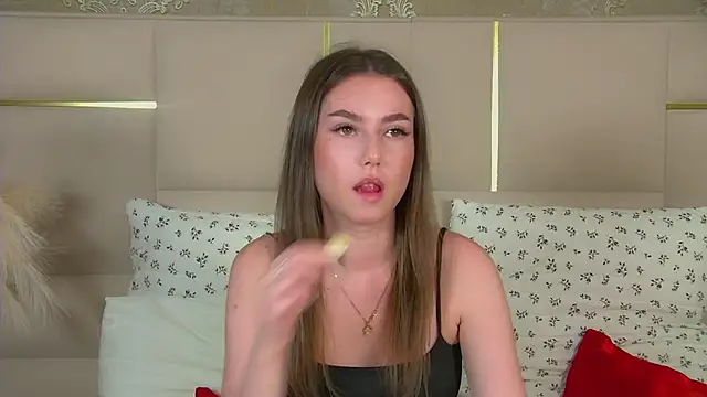 Snapshot of AliceMoreno chatting on September 2025 05:12:02 PM AliceMoreno online show from September 2025 05:12:02 PM