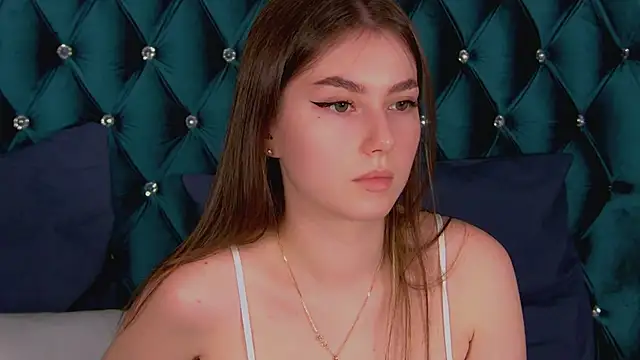 Snapshot of AliceMoreno chatting on September 2025 05:02:01 PM AliceMoreno online show from September 2025 05:02:01 PM