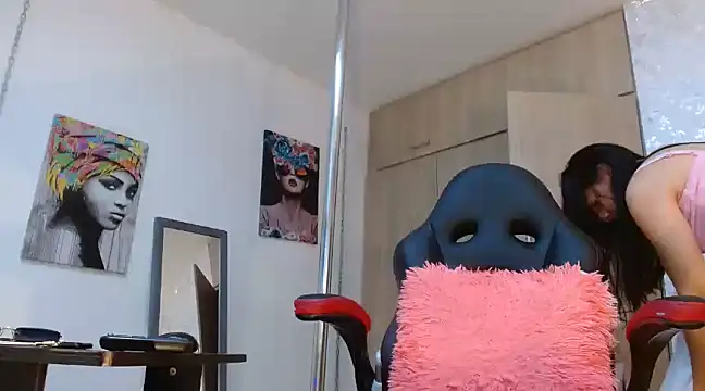 PaulinaRubio  online show from December 2024 07:11:02 PM