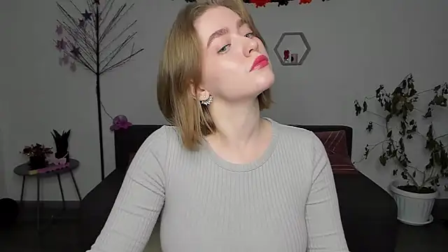 AidaPerry online show from December 2024 02:22:01 PM