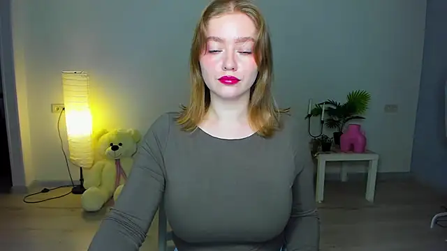 AidaPerry online show from October 2025 03:43:01 PM