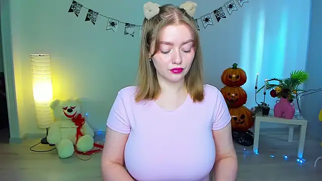 AidaPerry online show from October 2025 01:10:02 PM