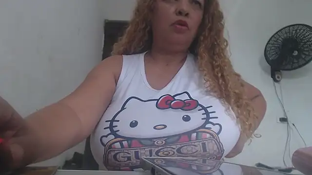 BustyAmanda online show from May 2026 02:35:01 PM