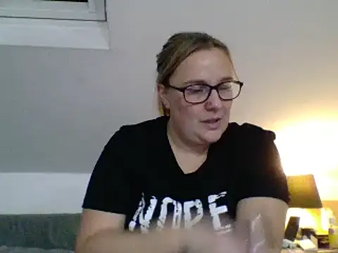 Snapshot of scrummymummy2 chatting on December 2024 10:12:02 PM scrummymummy2 online show from December 2024 10:12:02 PM