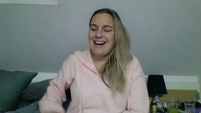 scrummymummy2 online show from January 2026 10:01:01 PM