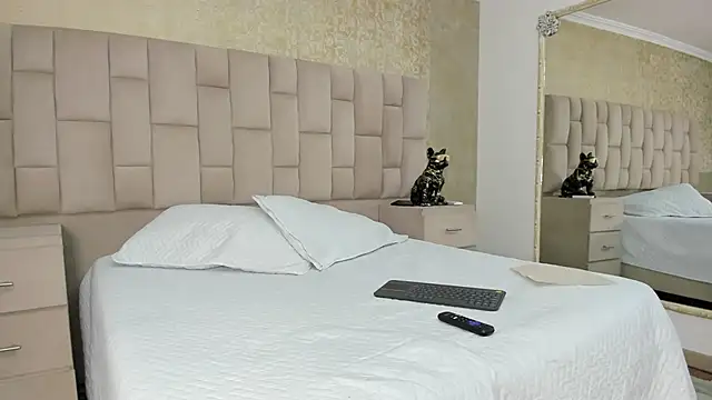 EmmaTorres  online show from September 2025 07:46:01 PM