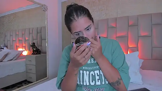 EmmaTorres  online show from October 2025 08:28:01 PM