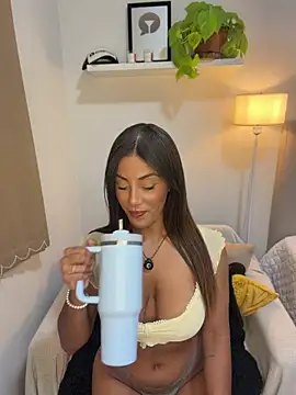 Snapshot of Brownfitbabyy chatting on May 2026 12:24:02 PM Brownfitbabyy online show from May 2026 12:24:02 PM