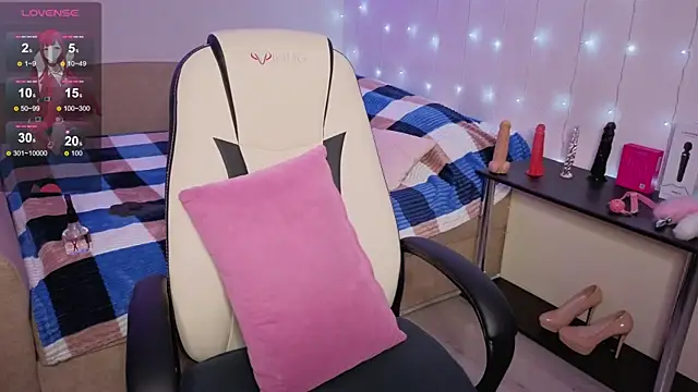 Snapshot of DeeDiamond chatting on December 2025 10:05:01 PM DeeDiamond online show from December 2025 10:05:01 PM