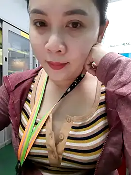 Benlla2802 online show from December 2024 03:43:02 PM