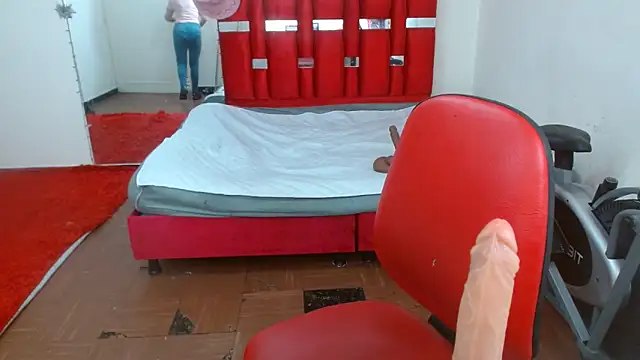 krystal thomson online show from September 2025 03:49:01 PM