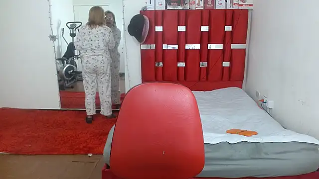 krystal thomson online show from October 2025 04:08:01 PM